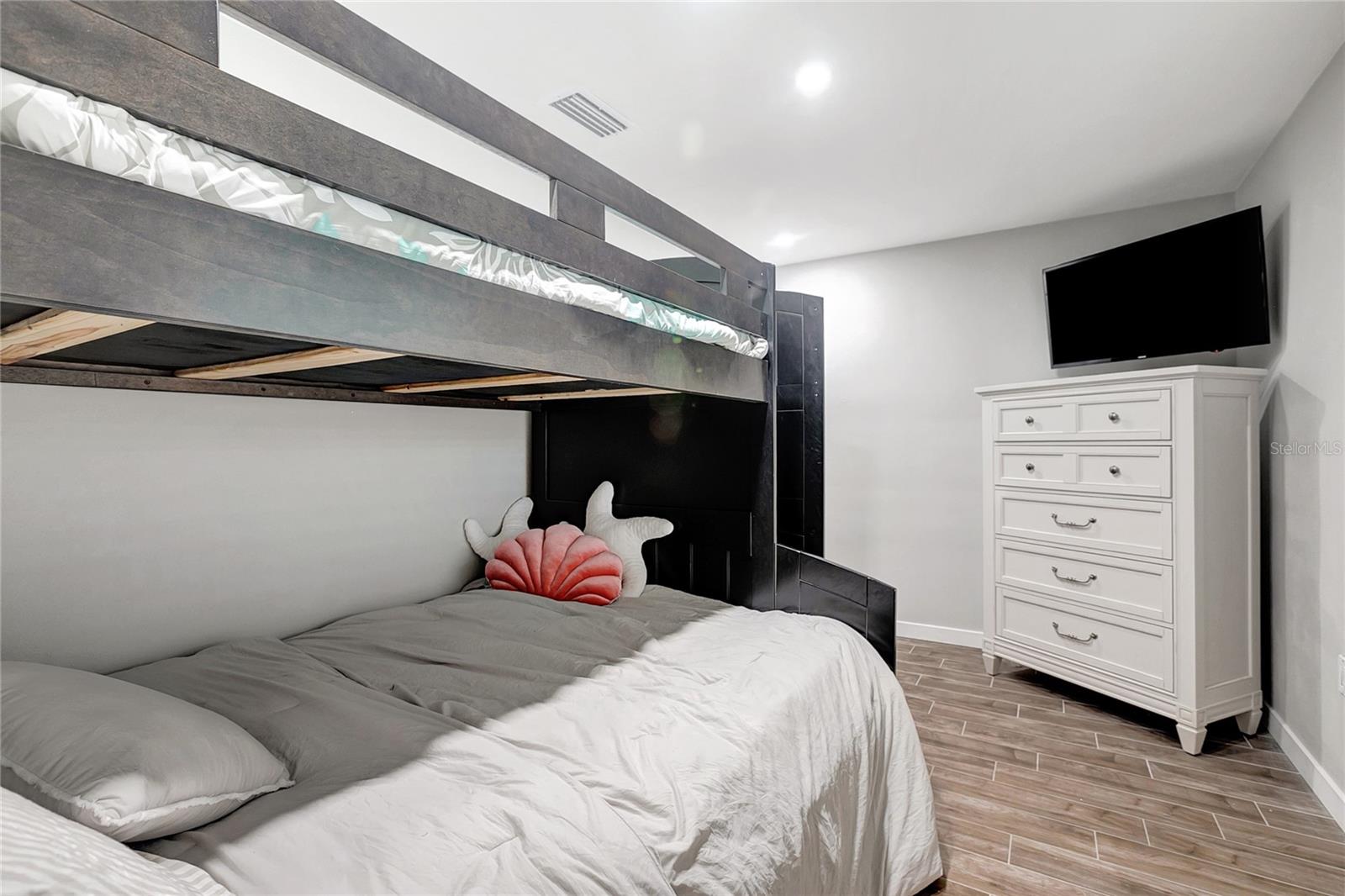 SPITZERS BLK 6 REP OF 5TH ADD TO HARBOR SHORES - Residential