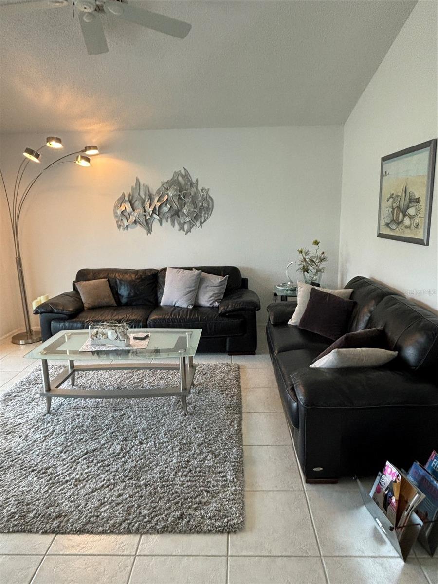 PALM VILLAS - Residential Lease