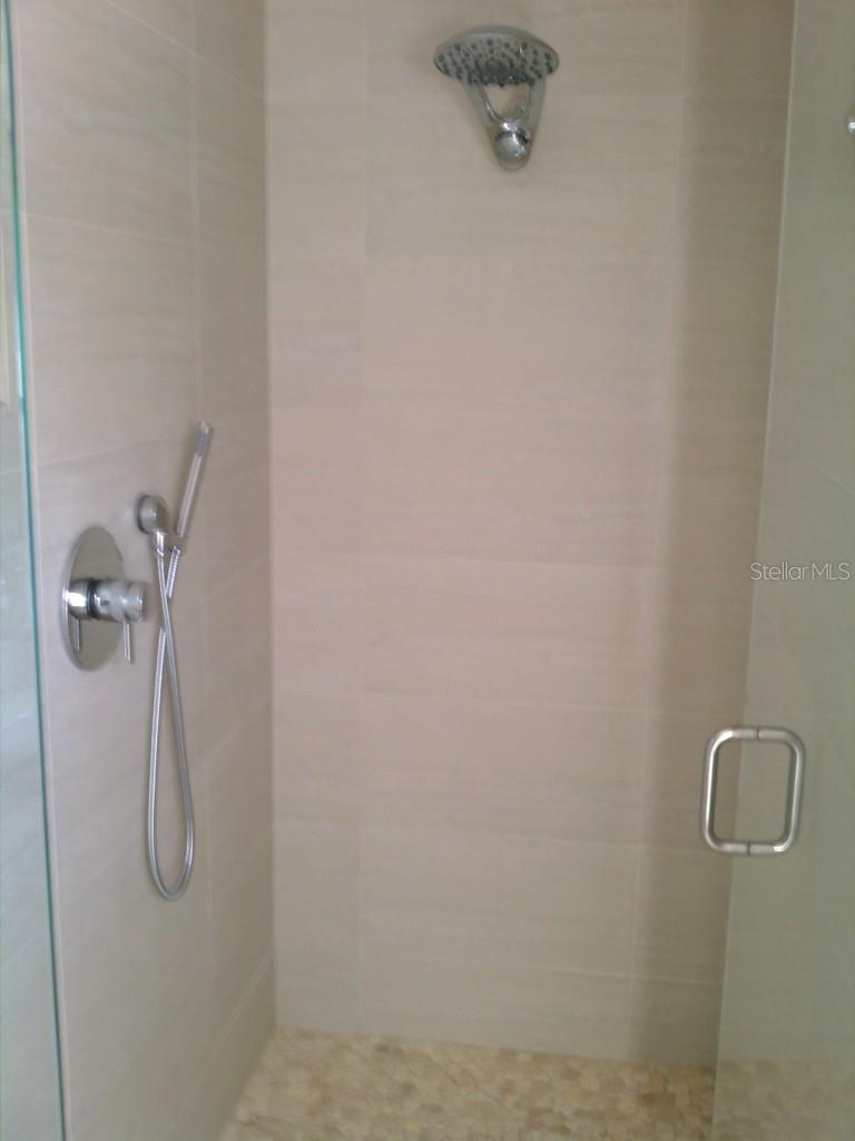 PALM VILLAS - Residential Lease