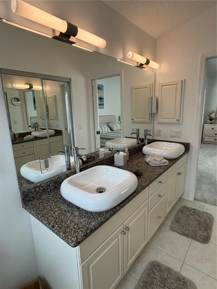 PALM VILLAS - Residential Lease