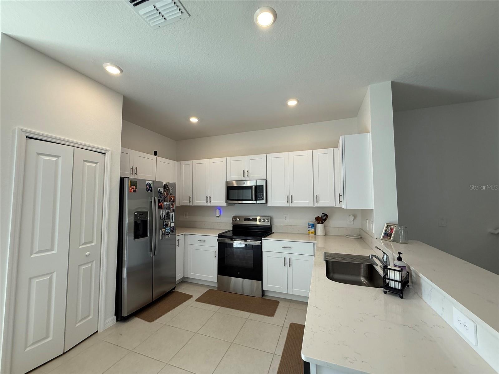 TOWNES AT SOUTHSHORE POINTE - Residential Lease