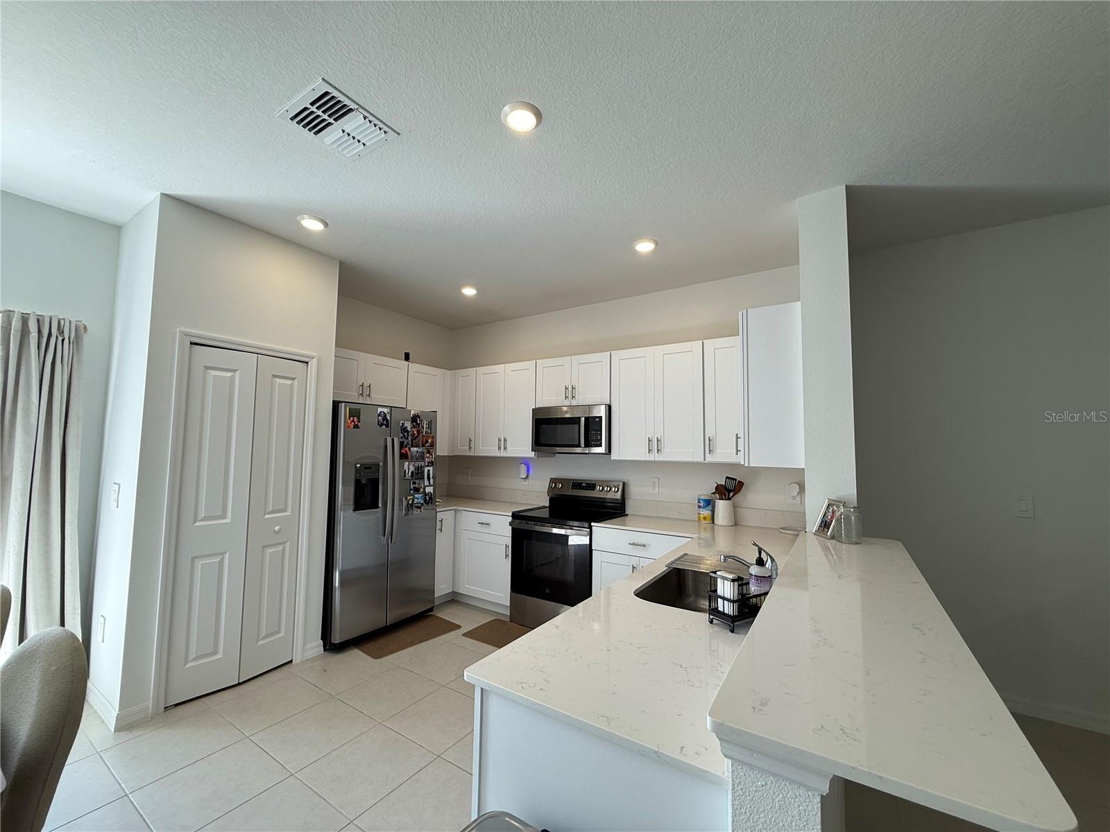 TOWNES AT SOUTHSHORE POINTE - Residential Lease