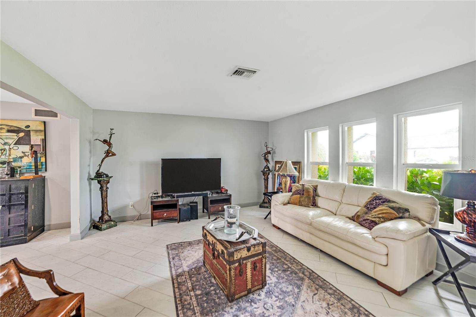 2339 SE 27TH STREET, CAPE CORAL, FL, 33904/$499,990 2 2339 SE 27TH STREET