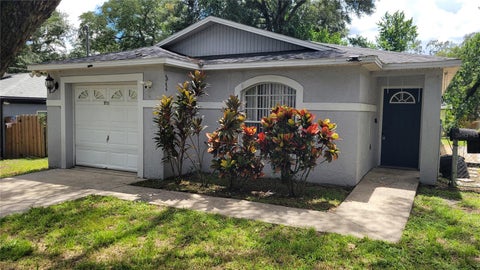 Photo of 701 E Orchid Avenue, Tampa, FL 33612 (MLS # TB8546119)