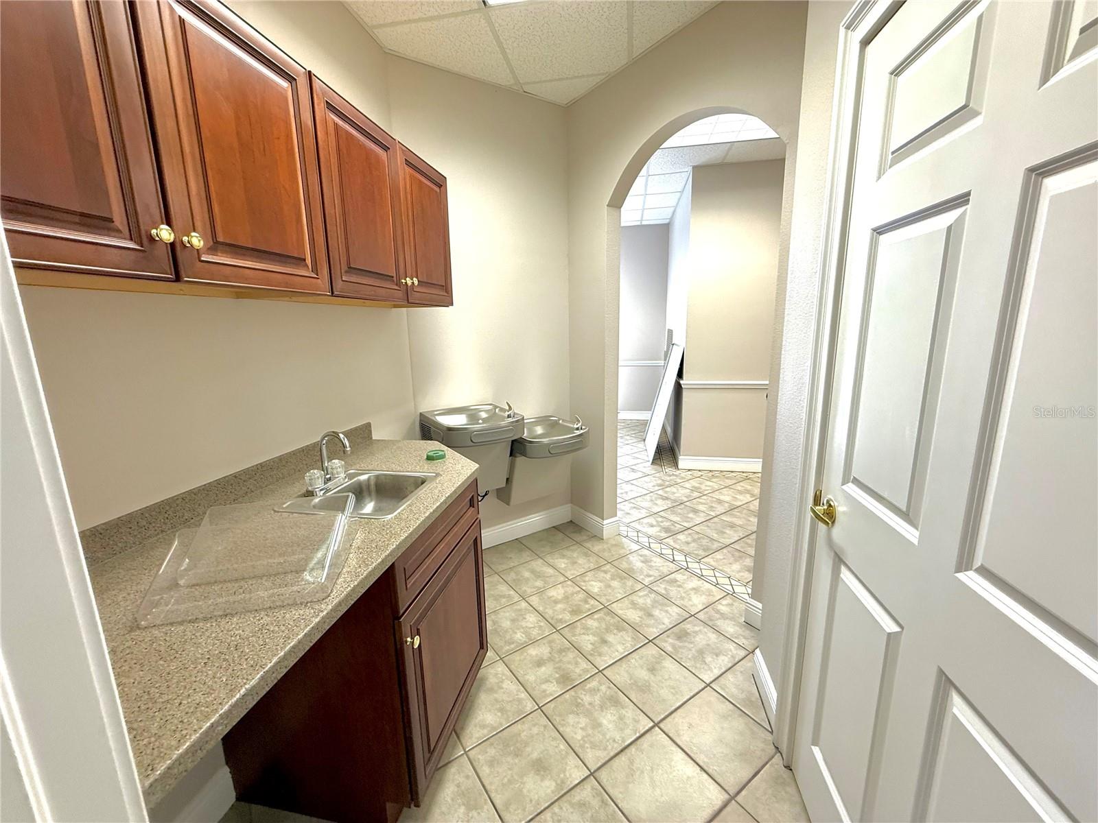 BLOOMINGDALE OAKS EXECUTIVE PA - Commercial Lease