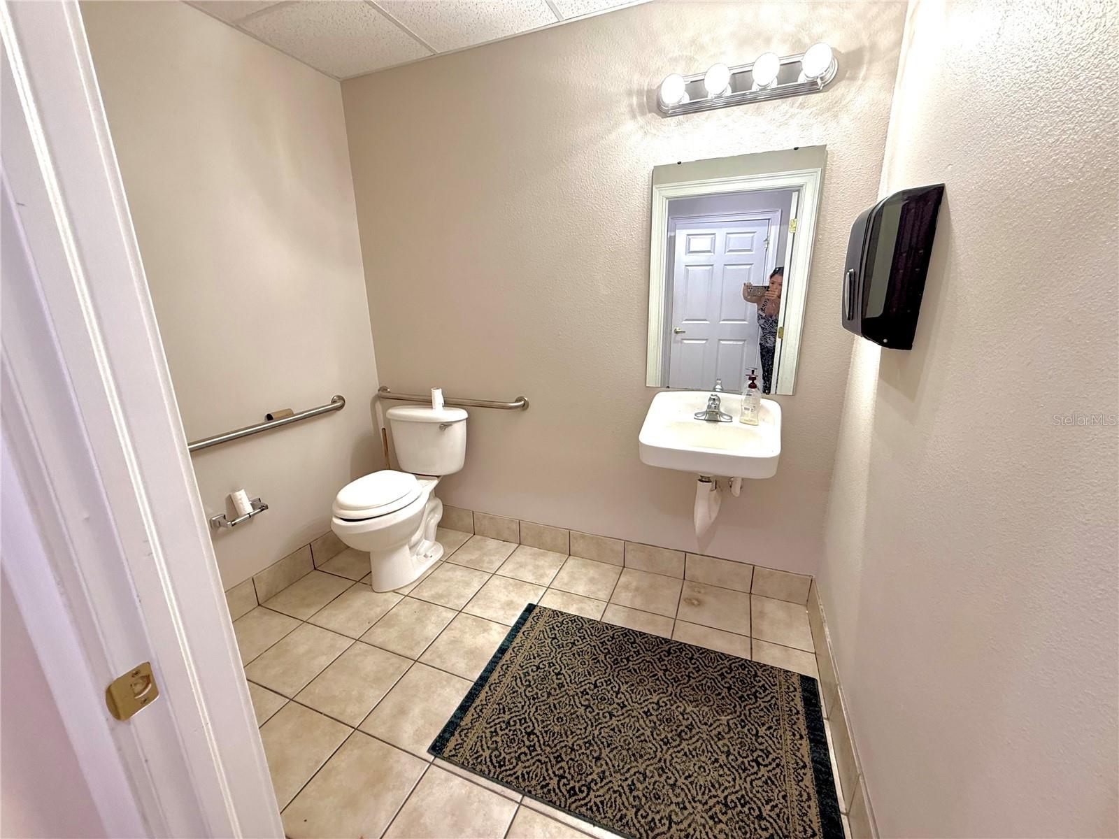 BLOOMINGDALE OAKS EXECUTIVE PA - Commercial Lease