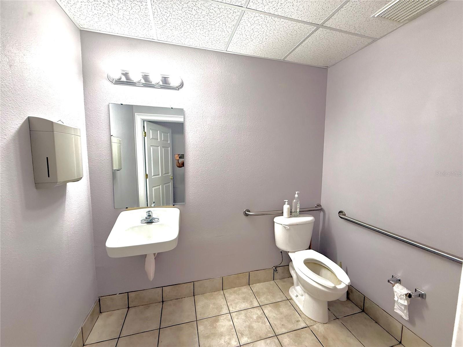 BLOOMINGDALE OAKS EXECUTIVE PA - Commercial Lease