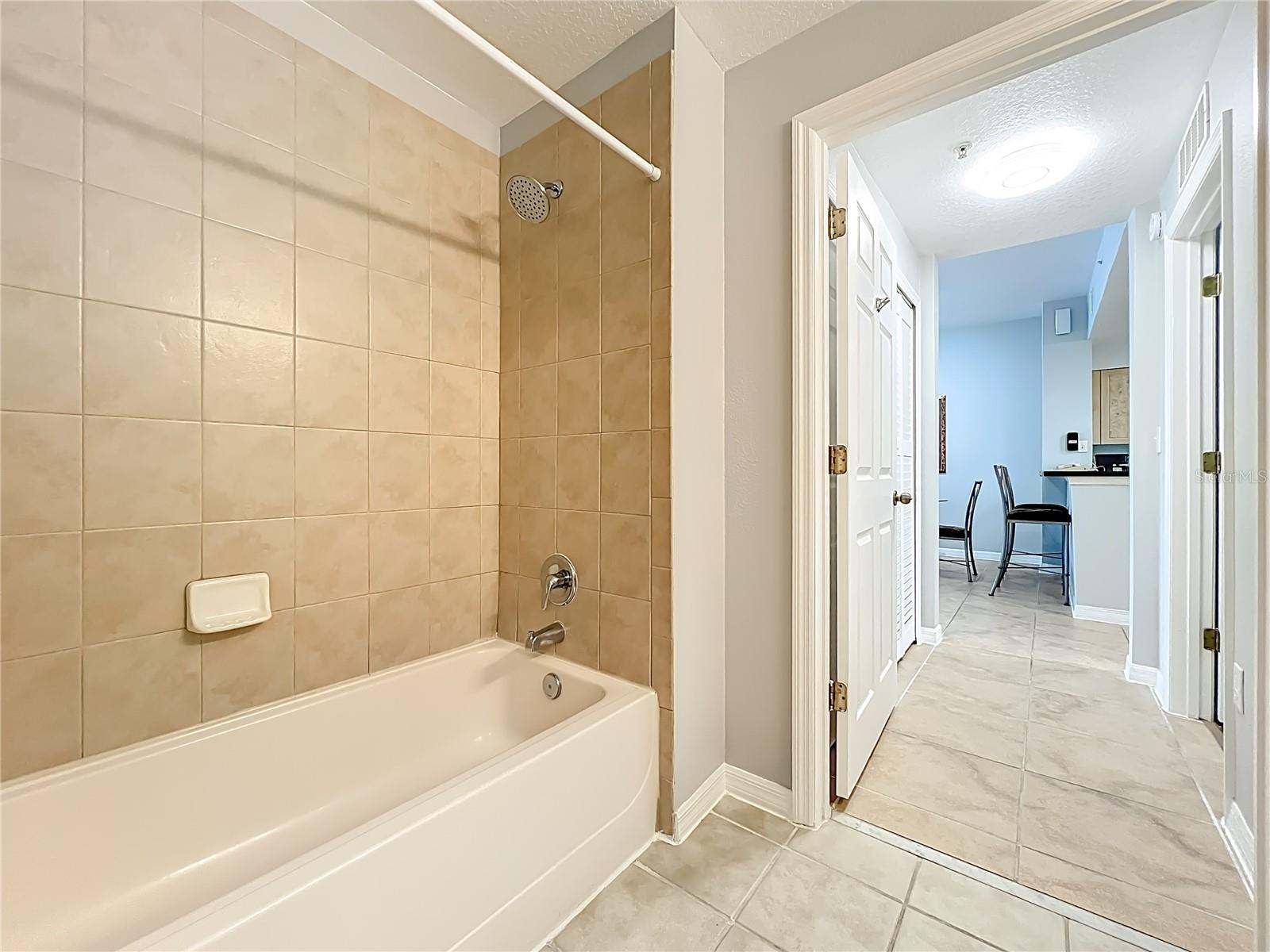 WORLDQUEST RESIDENCE - Residential