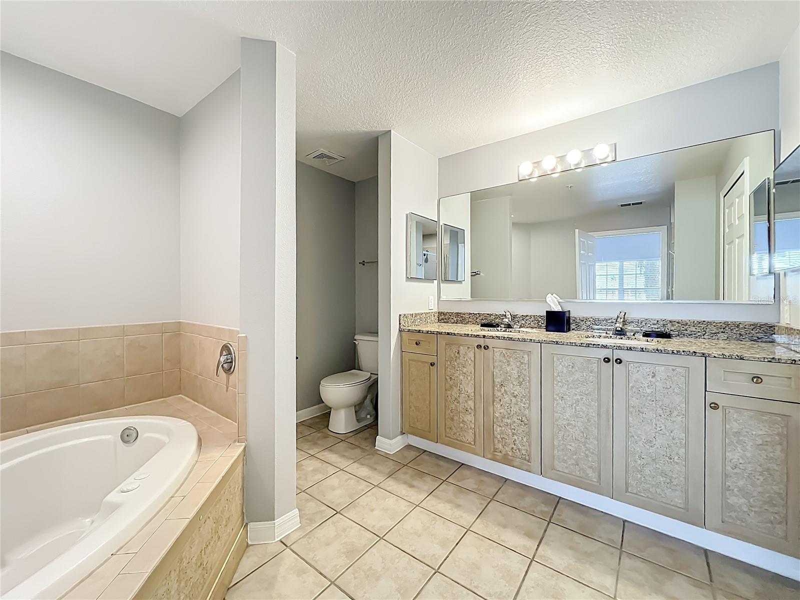 WORLDQUEST RESIDENCE - Residential