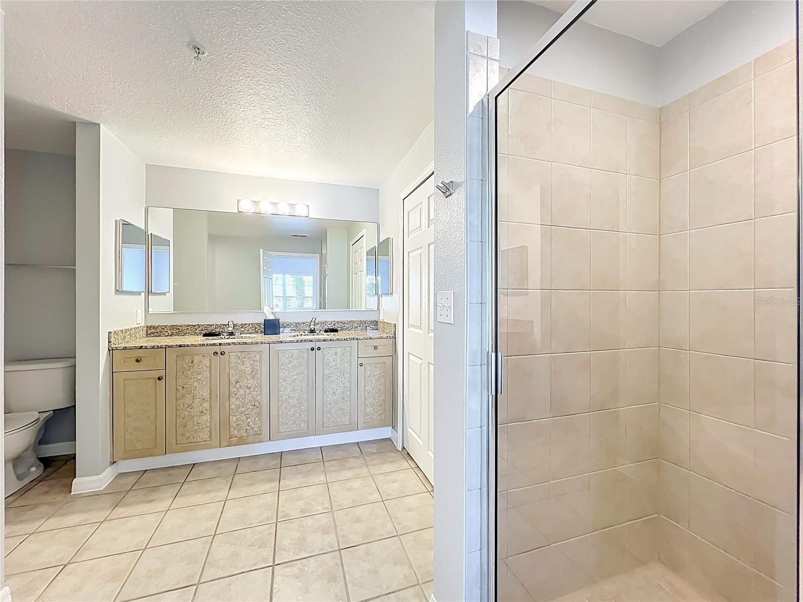 WORLDQUEST RESIDENCE - Residential