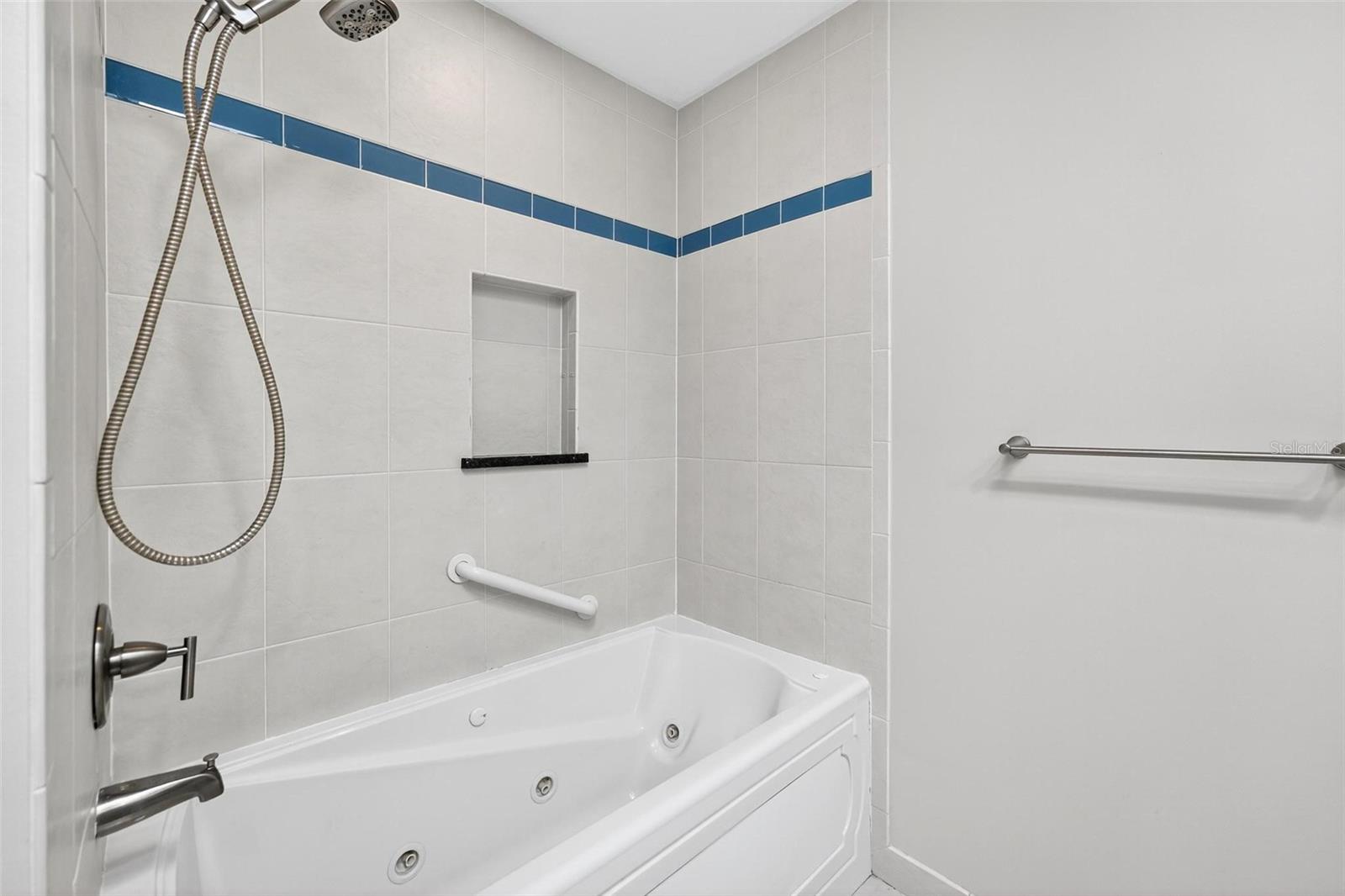 BREAKAWAY TRLS PH 1 UN 1 - Residential