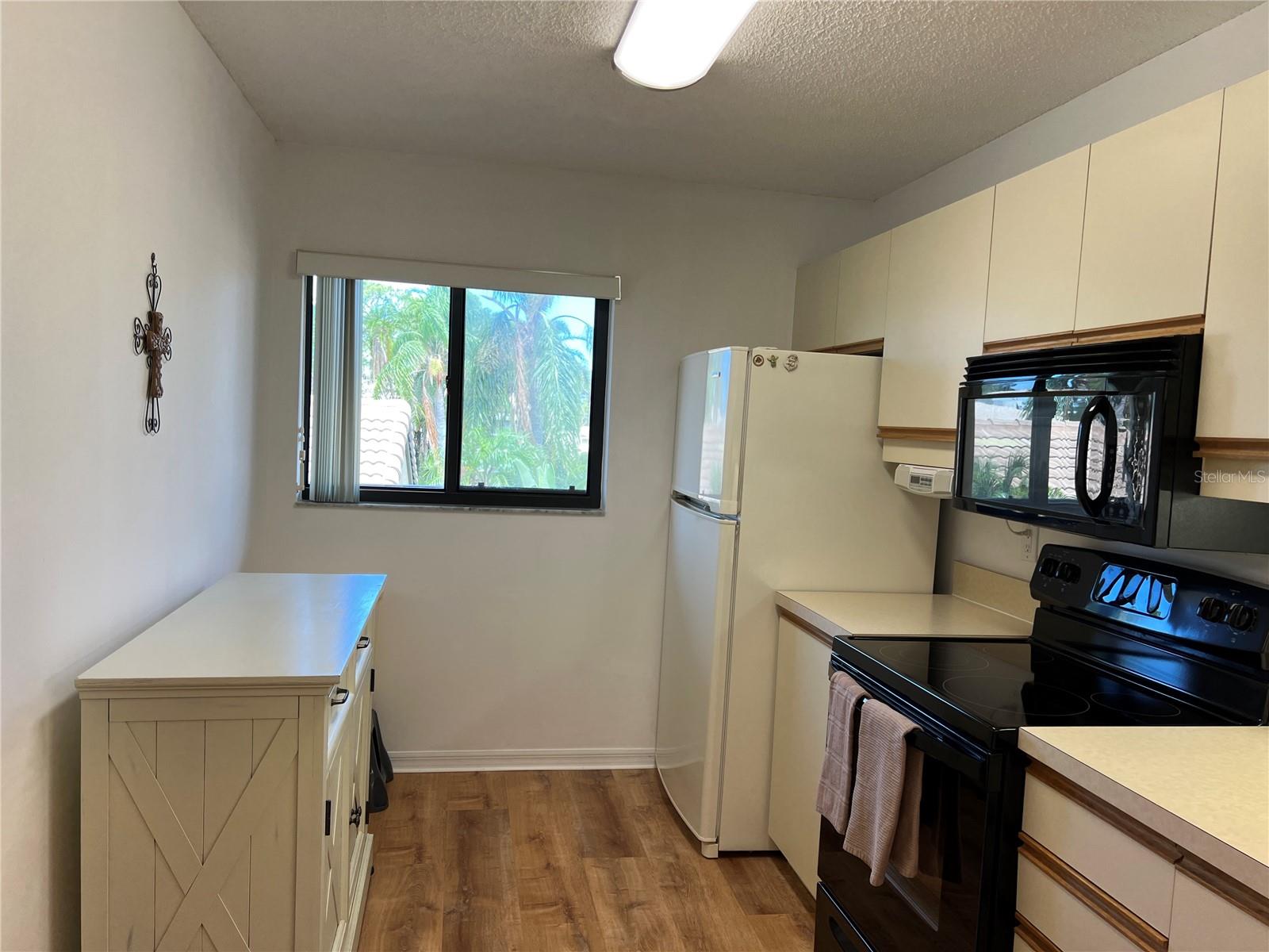 ASHTON LAKES 08 - Residential Lease