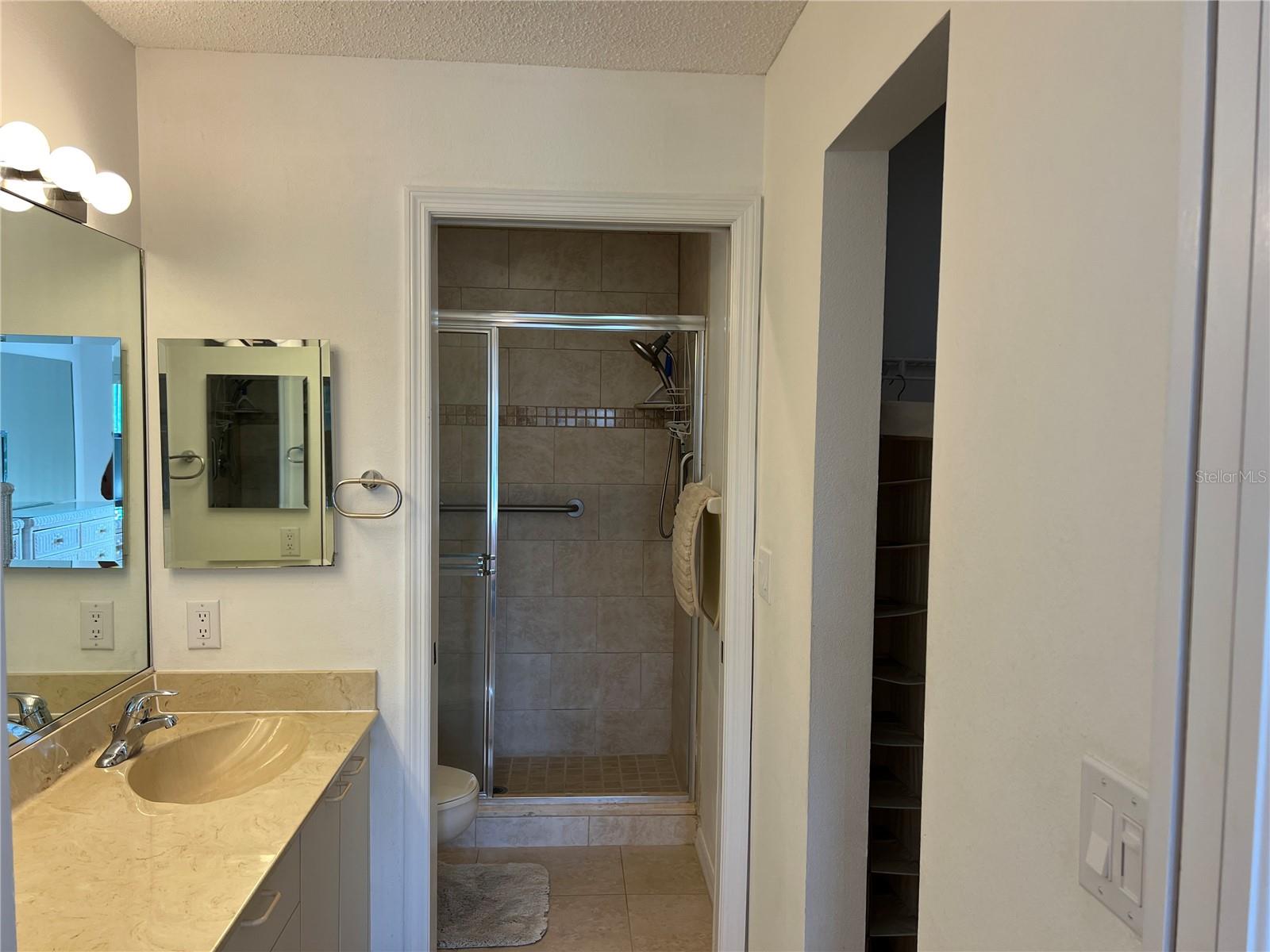 ASHTON LAKES 08 - Residential Lease