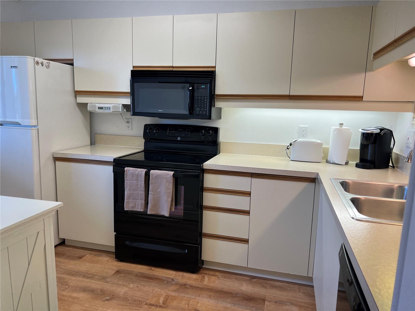 ASHTON LAKES 08 - Residential Lease