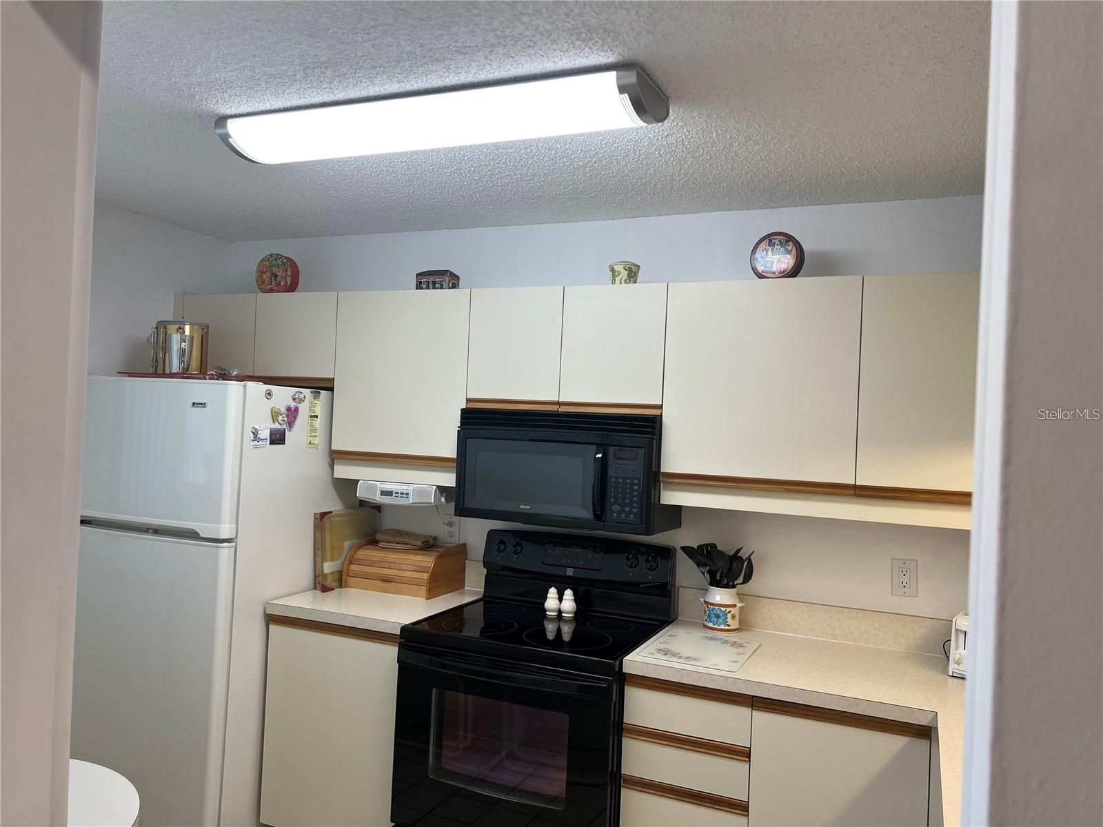 ASHTON LAKES 08 - Residential Lease