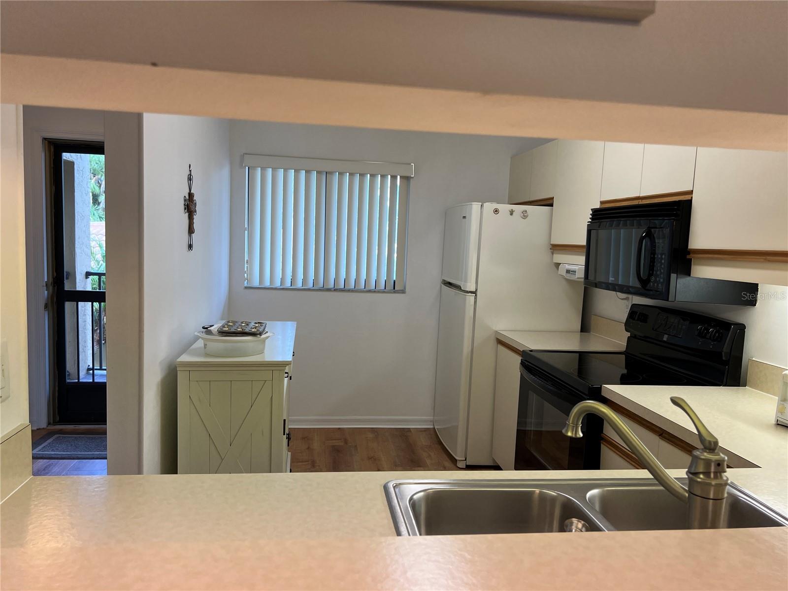 ASHTON LAKES 08 - Residential Lease