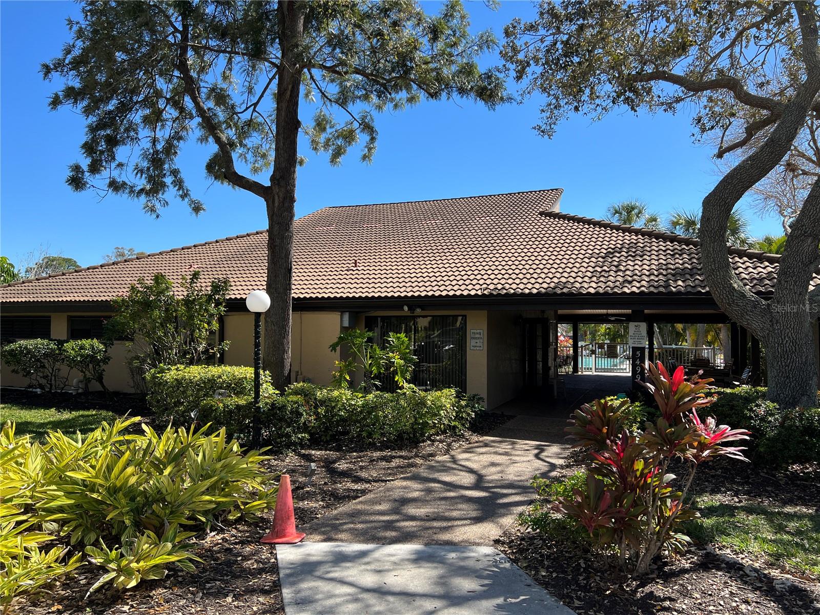 ASHTON LAKES 08 - Residential Lease