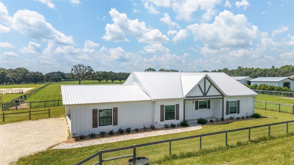 Photo of 280 NE 150th Avenue, Williston, FL 32696 (MLS # OM711871)