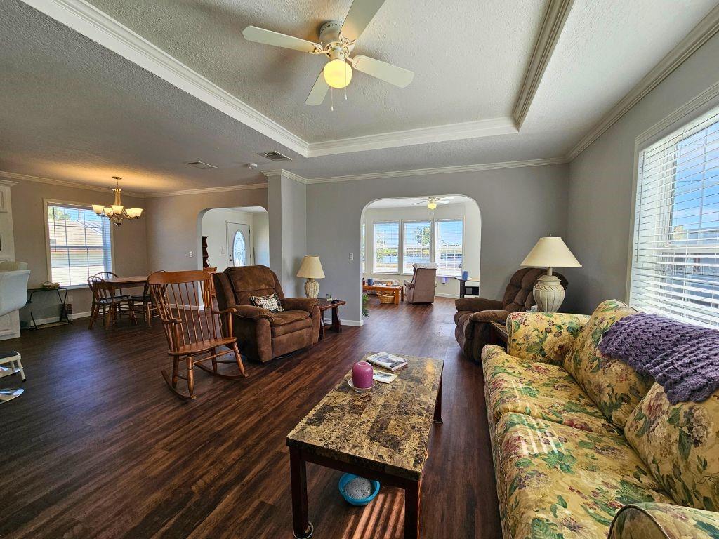 1824 RIVERSIDE DRIVE, MOORE HAVEN, FL, 33471/$279,900 4 1824 RIVERSIDE DRIVE