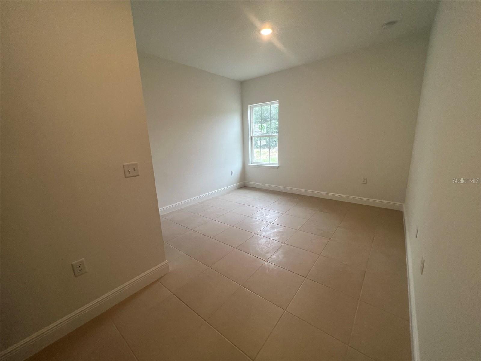 MARION OAKS UN # 5 - Residential Lease