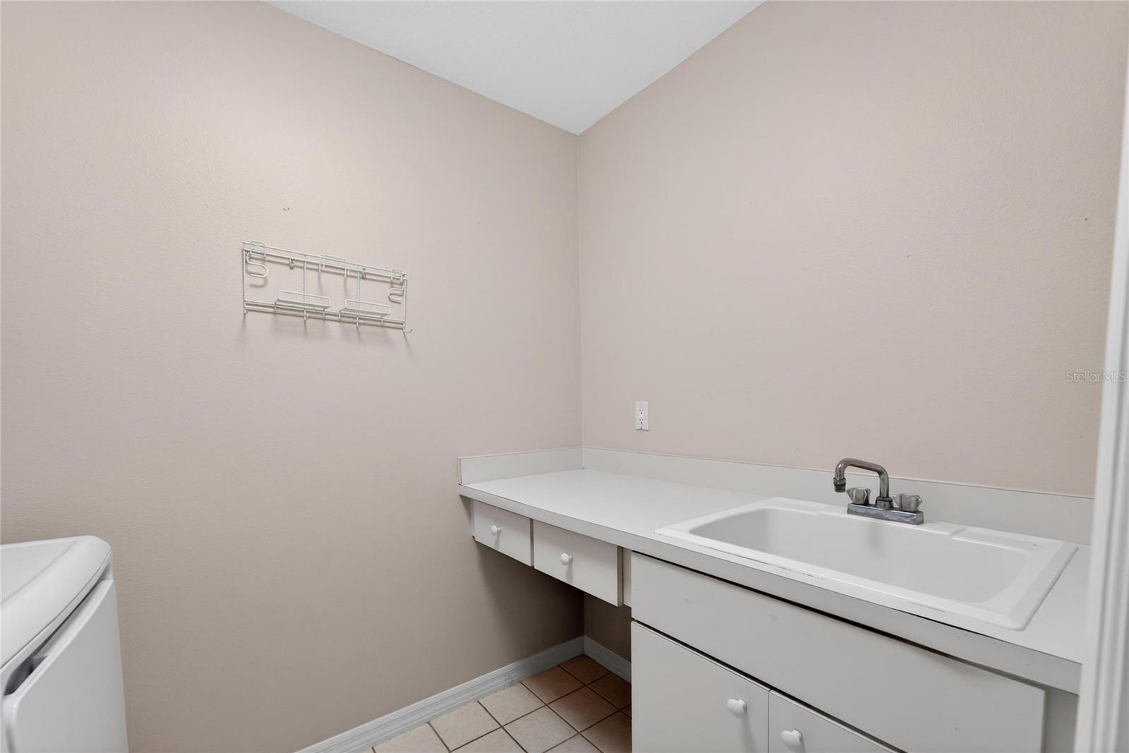 BLOOMINGDALE SEC BB PH - Residential Lease