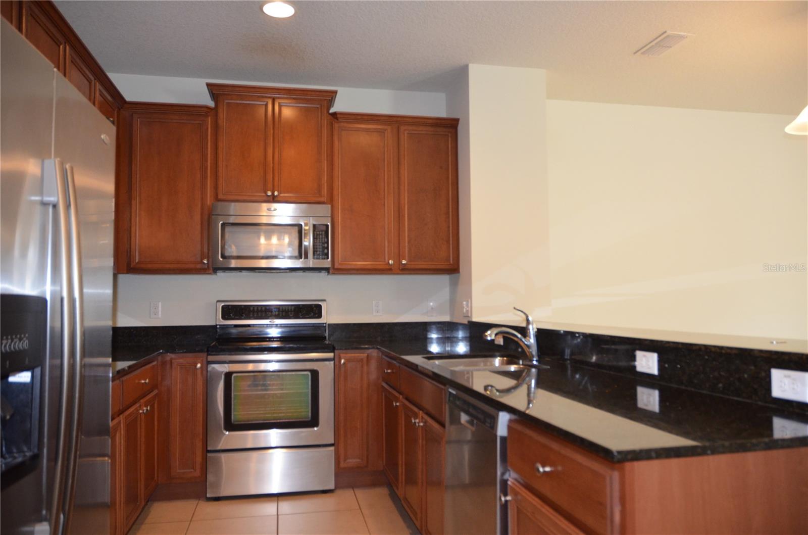 SUTTON PLACE TWNHMS A REP - Residential Lease