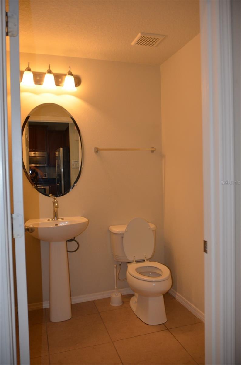 SUTTON PLACE TWNHMS A REP - Residential Lease