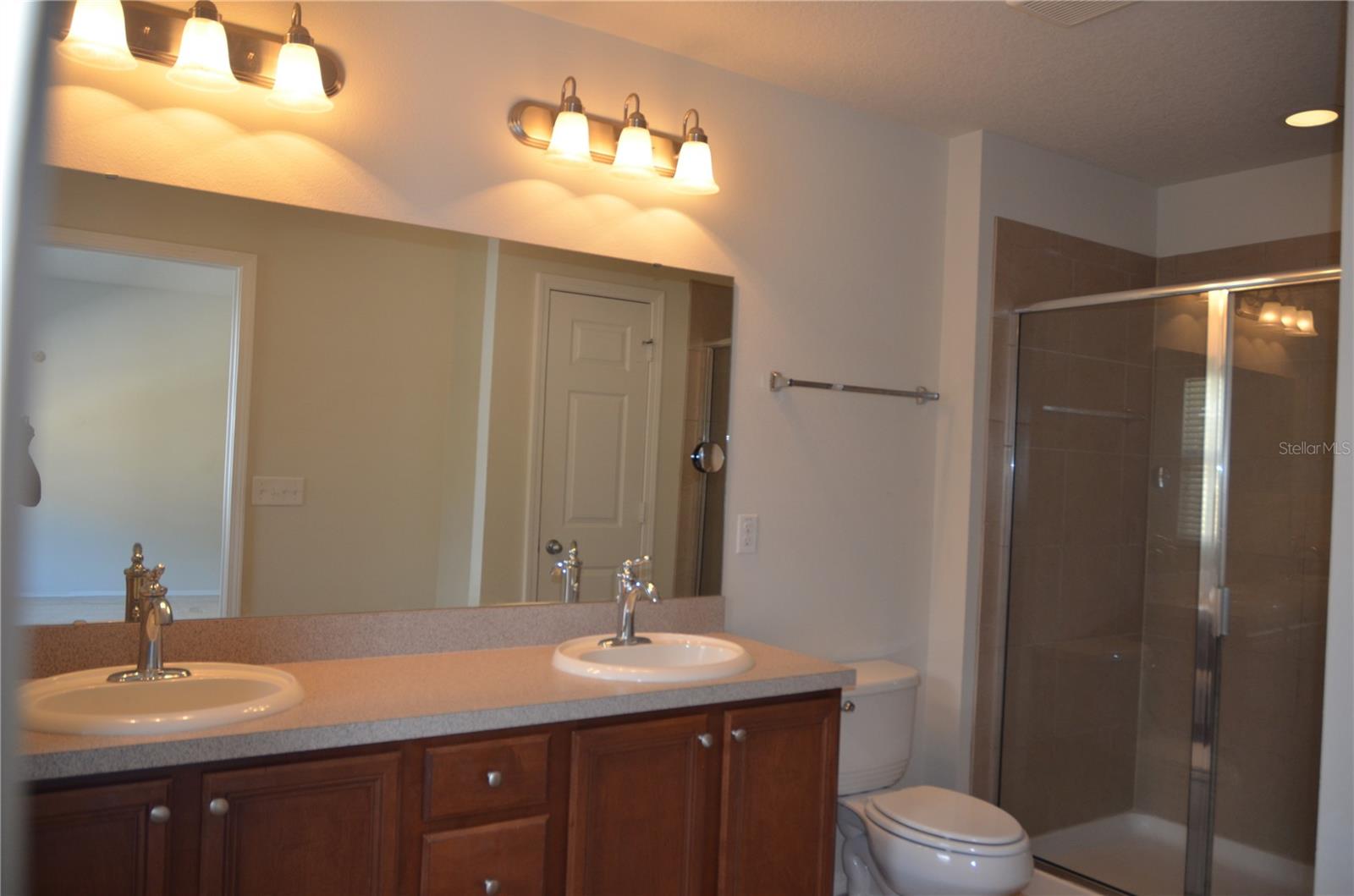 SUTTON PLACE TWNHMS A REP - Residential Lease