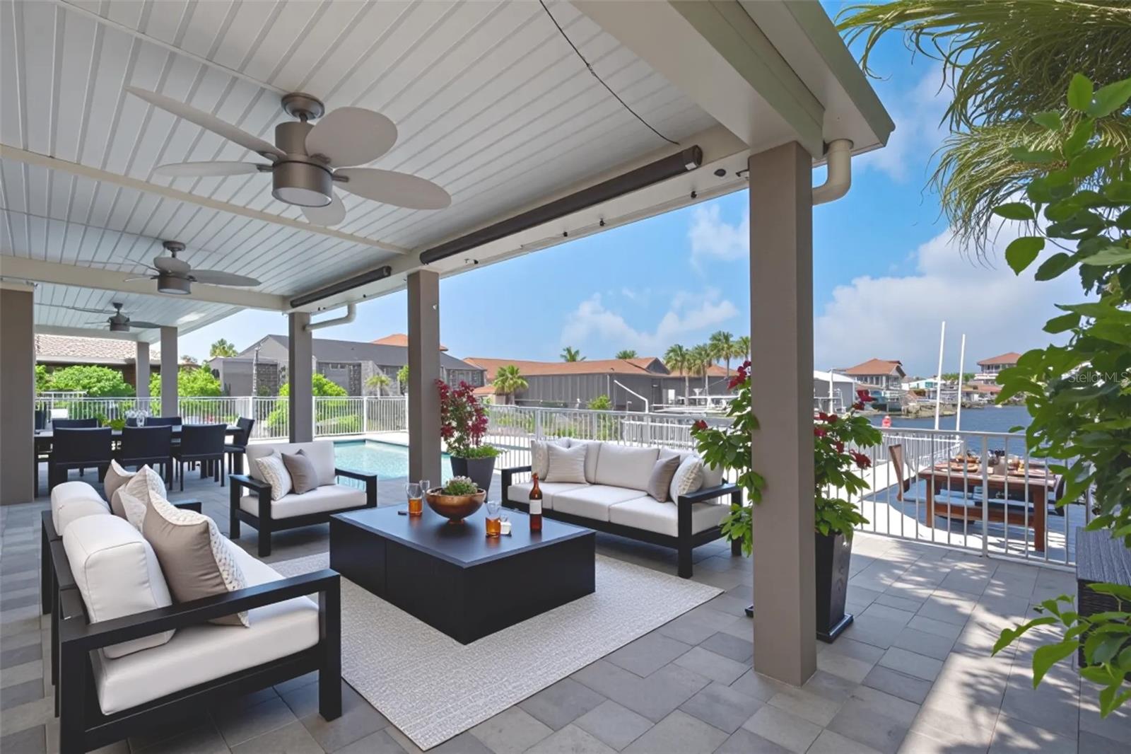 FLOR A MAR - Residential