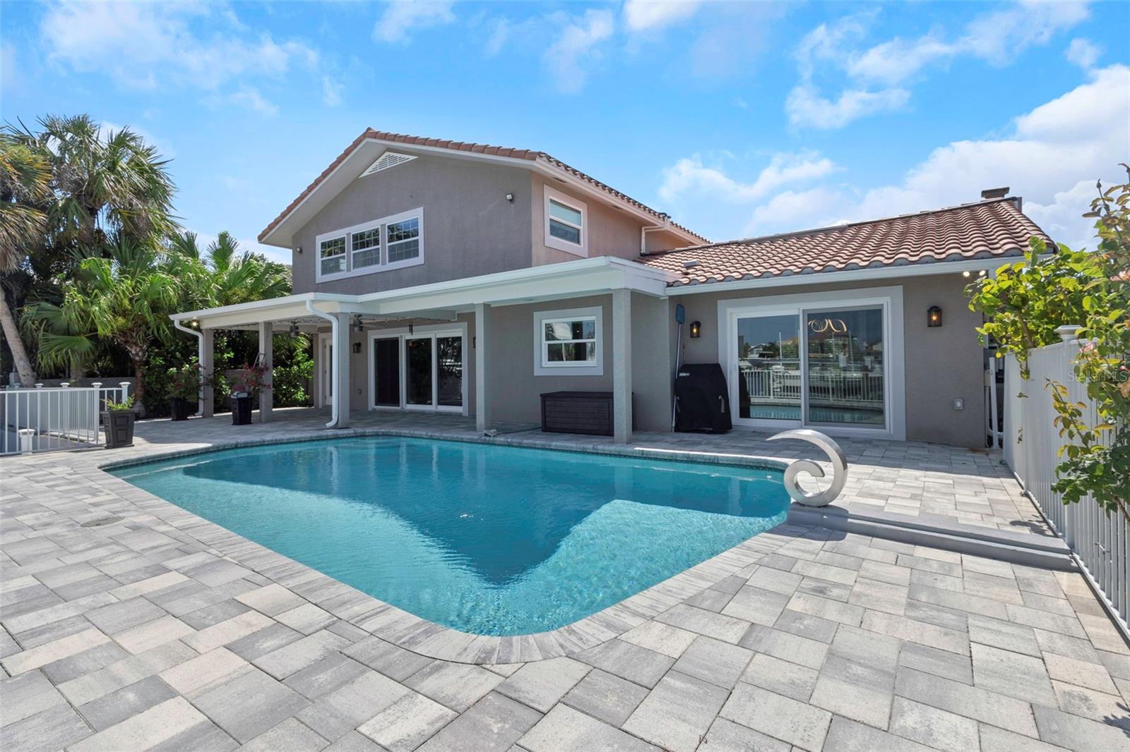 FLOR A MAR - Residential