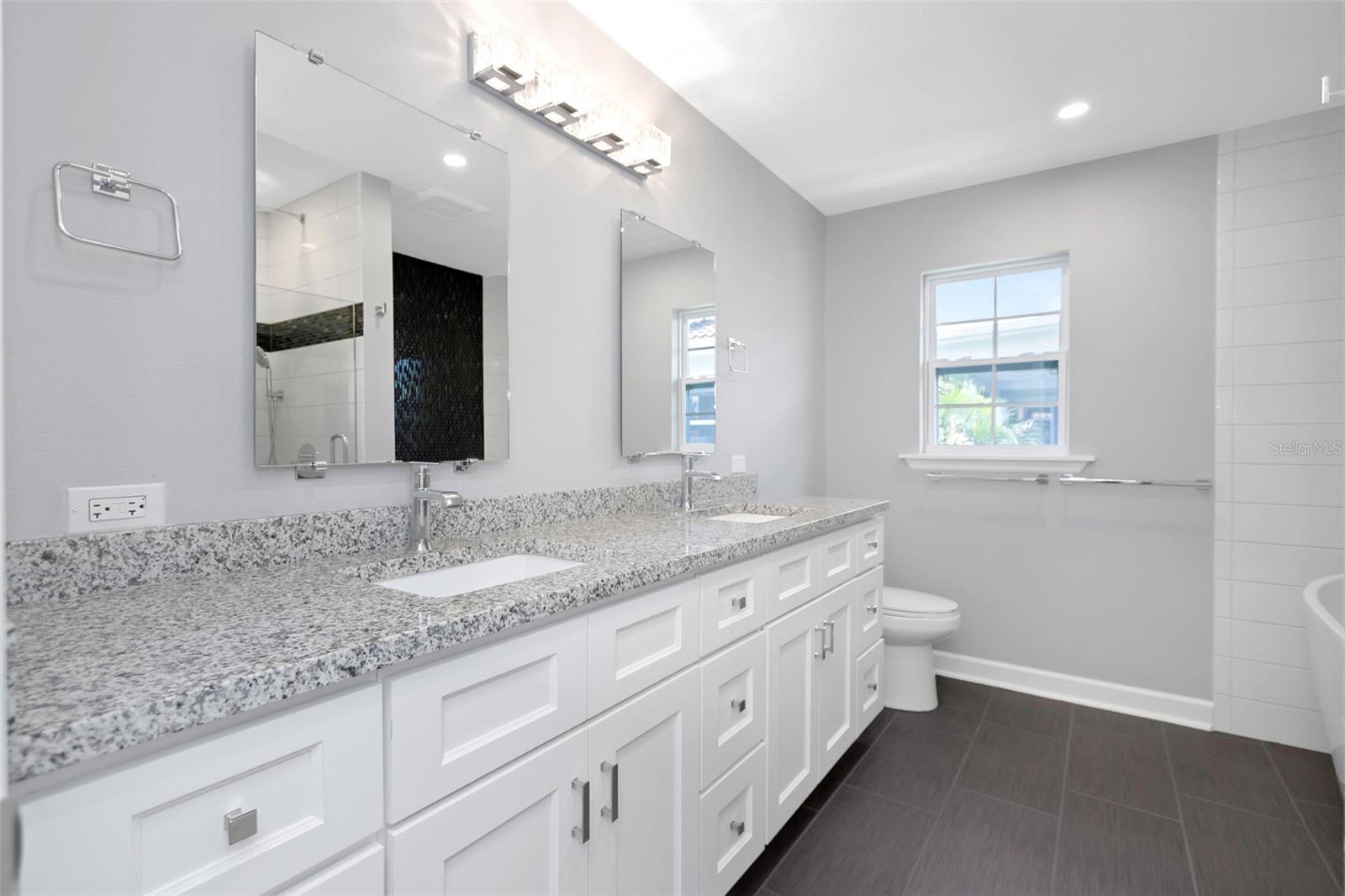 FLOR A MAR - Residential