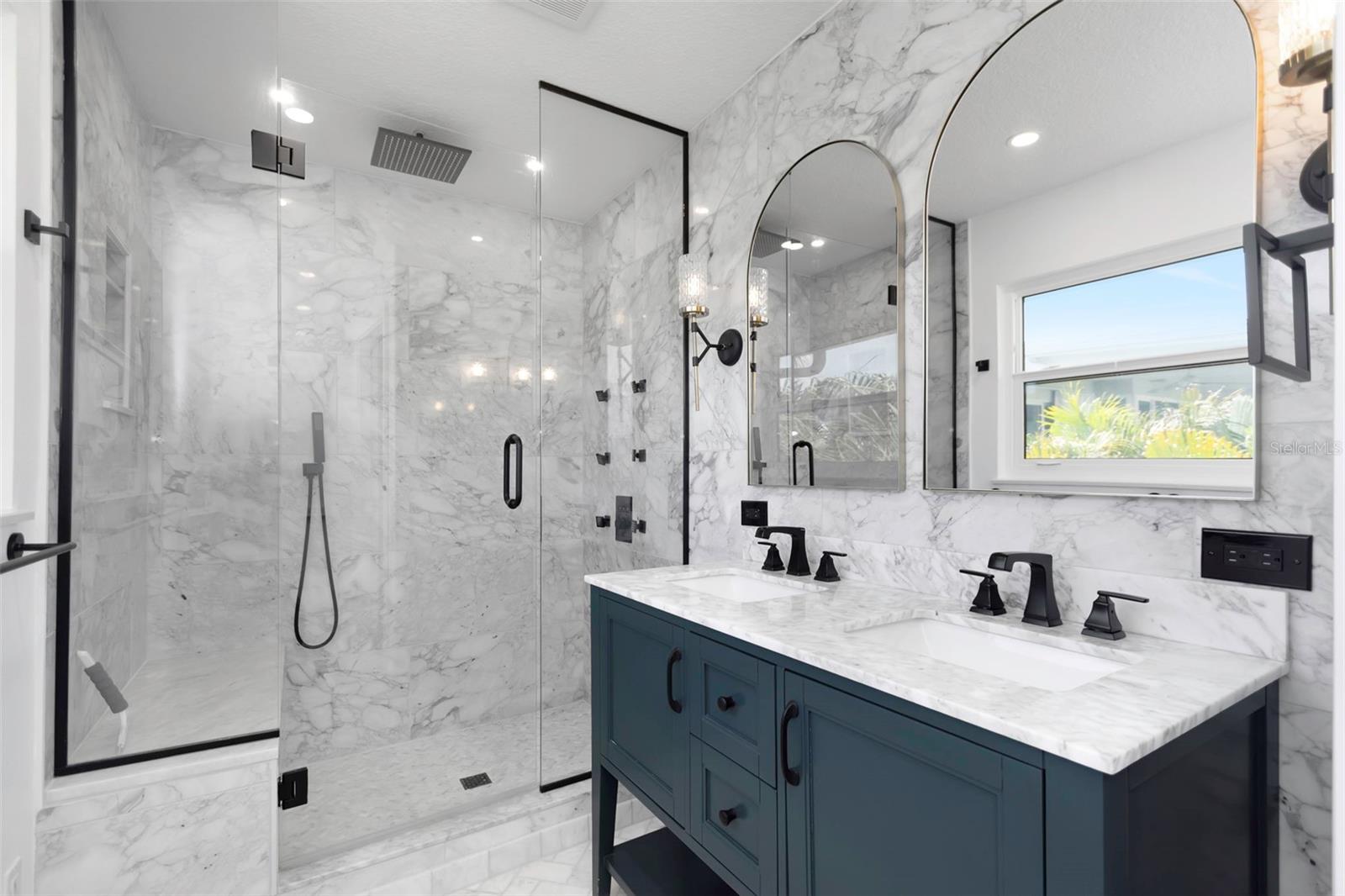 FLOR A MAR - Residential