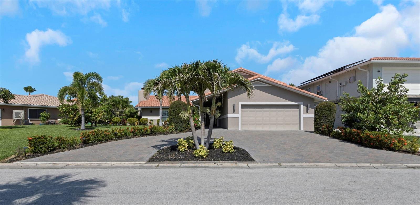 FLOR A MAR - Residential