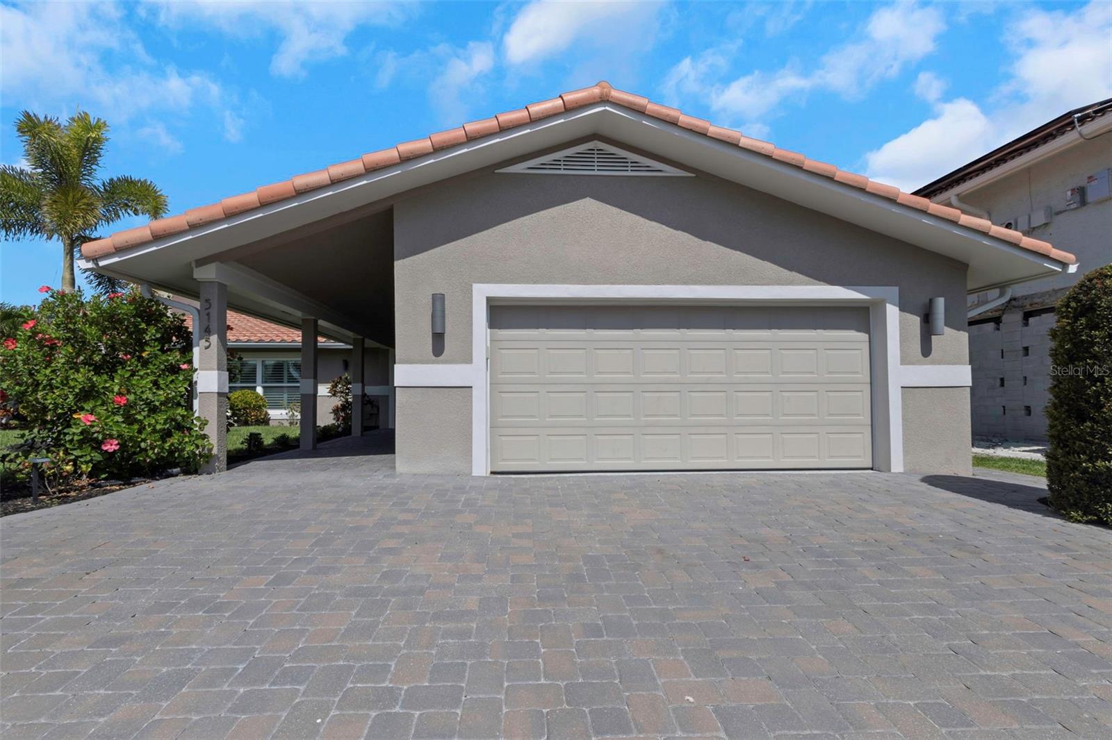 FLOR A MAR - Residential