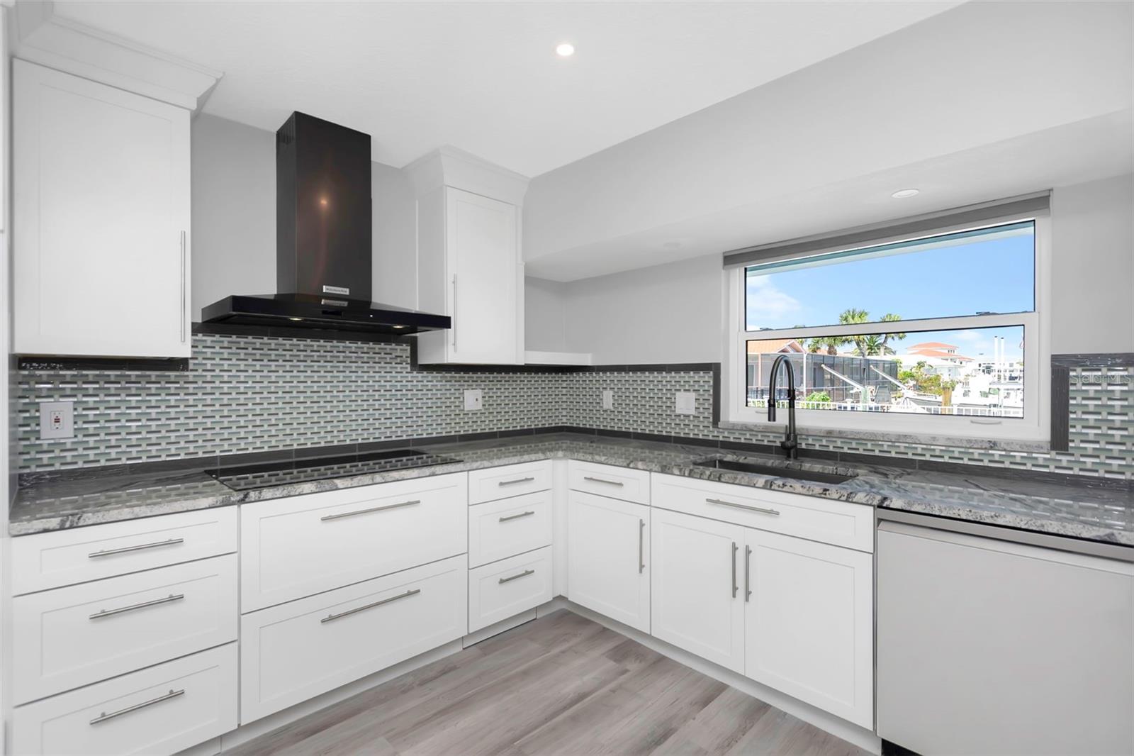 FLOR A MAR - Residential