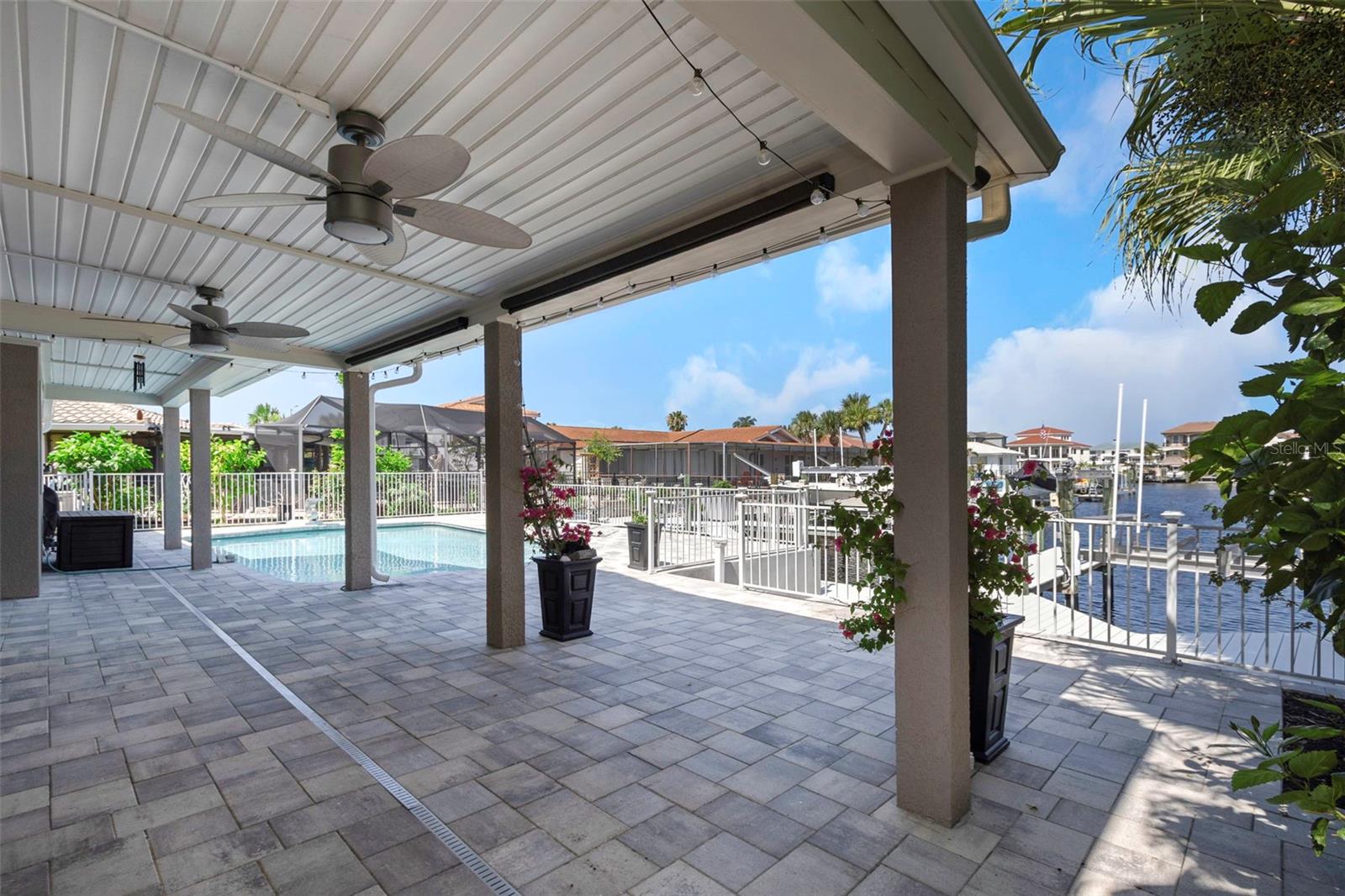 FLOR A MAR - Residential