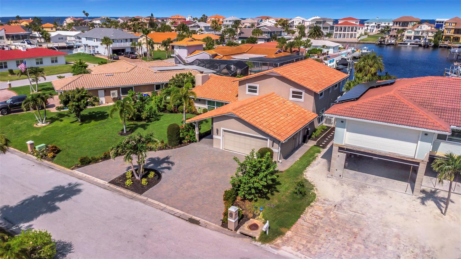 FLOR A MAR - Residential