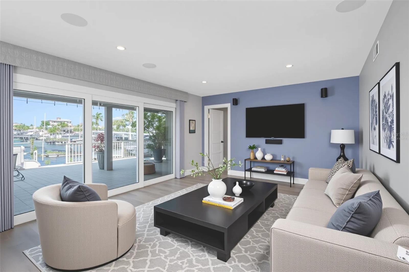 FLOR A MAR - Residential