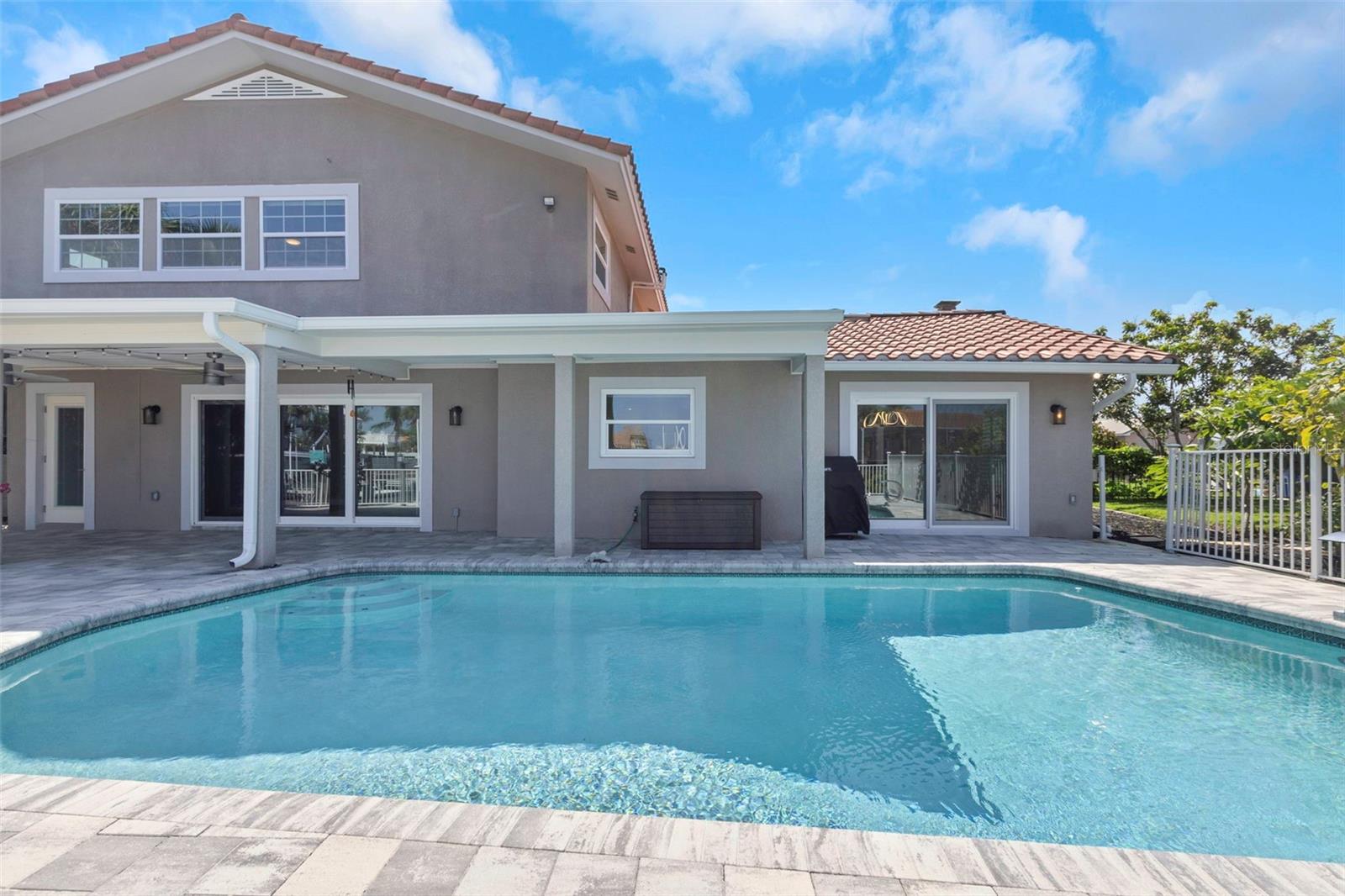 FLOR A MAR - Residential