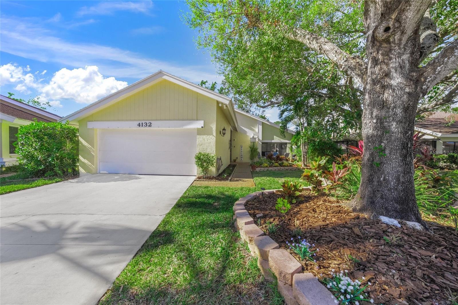 4132 CARRIAGE CIRCLE 12