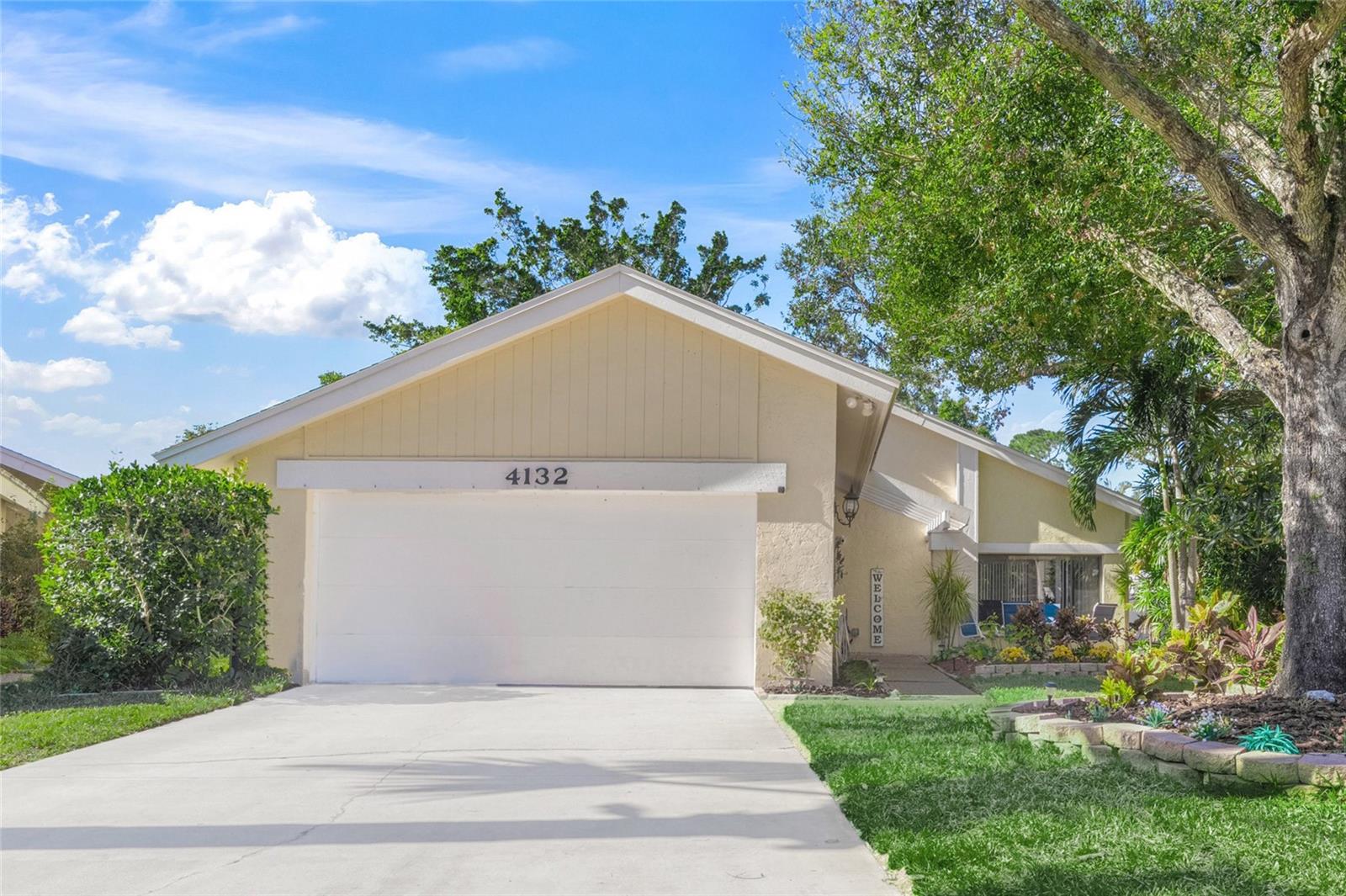 4132 CARRIAGE CIRCLE 12
