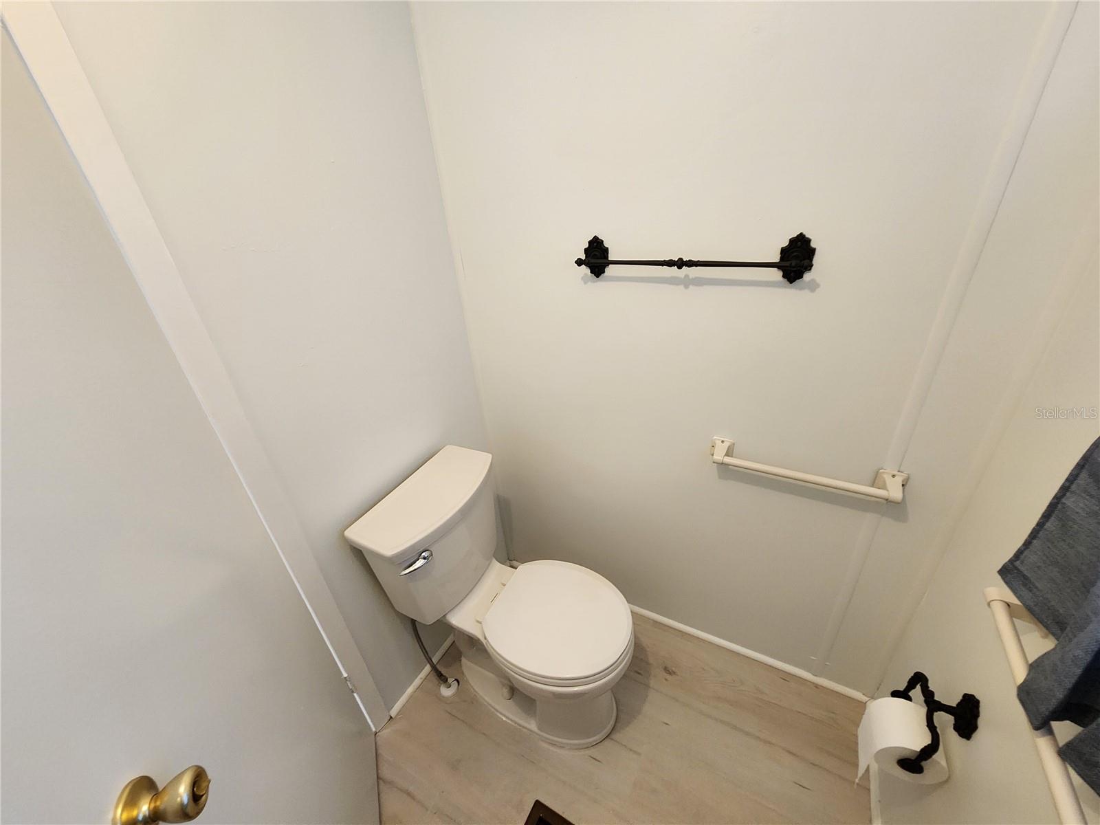 PALM LAKE ESTATES - Residential