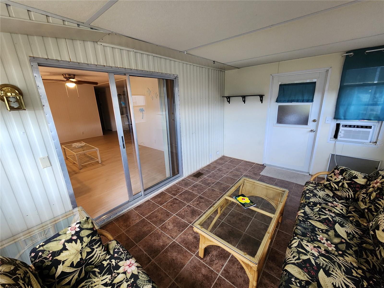 PALM LAKE ESTATES - Residential