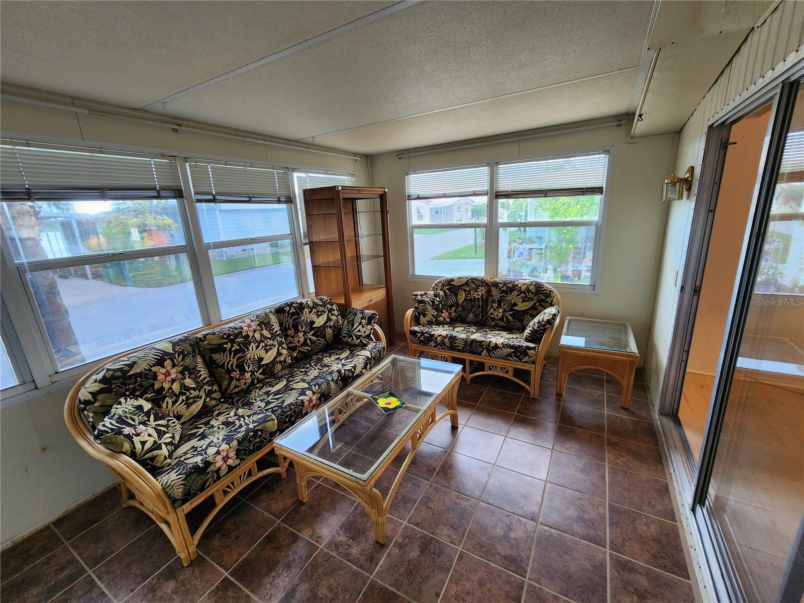 PALM LAKE ESTATES - Residential