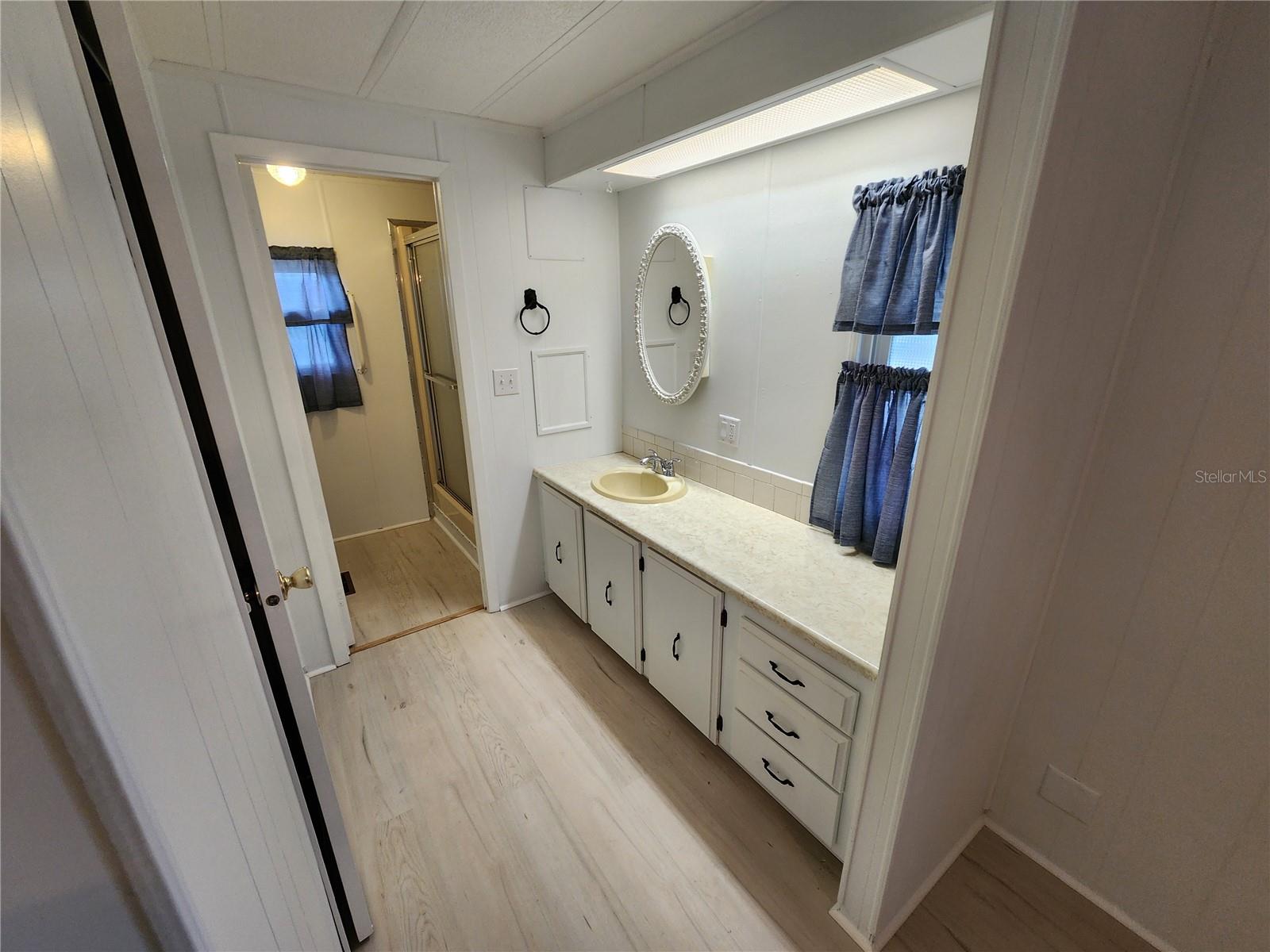 PALM LAKE ESTATES - Residential