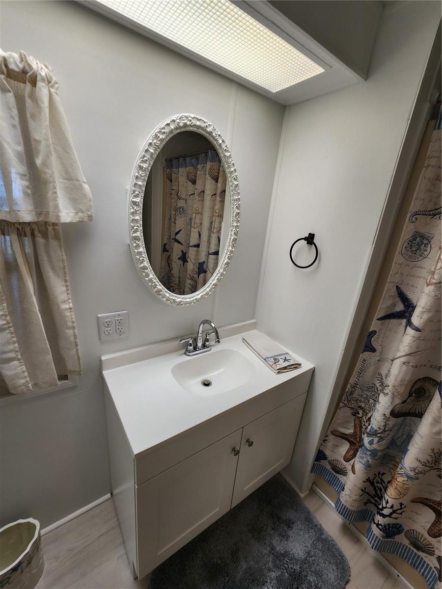 PALM LAKE ESTATES - Residential