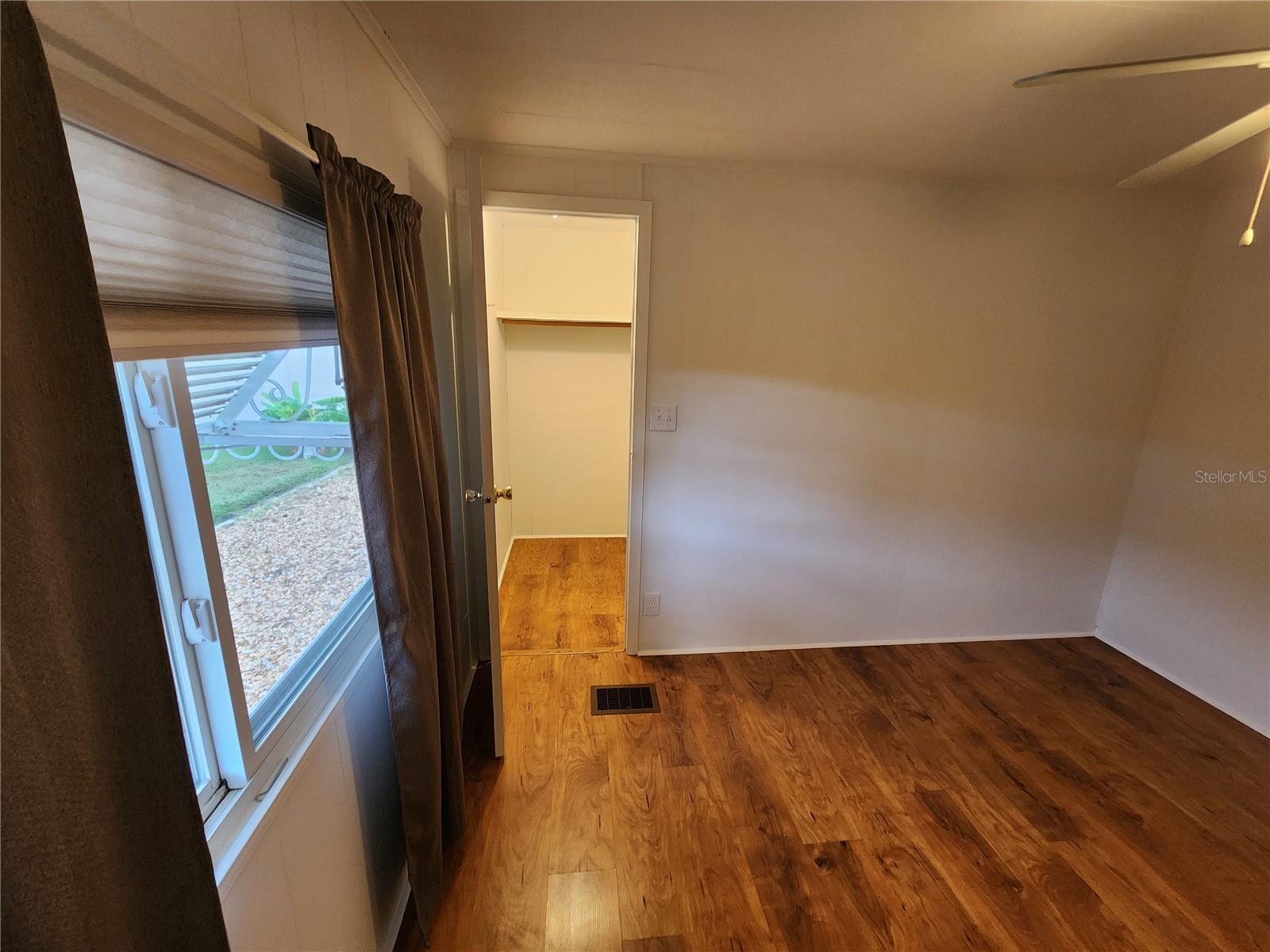 PALM LAKE ESTATES - Residential