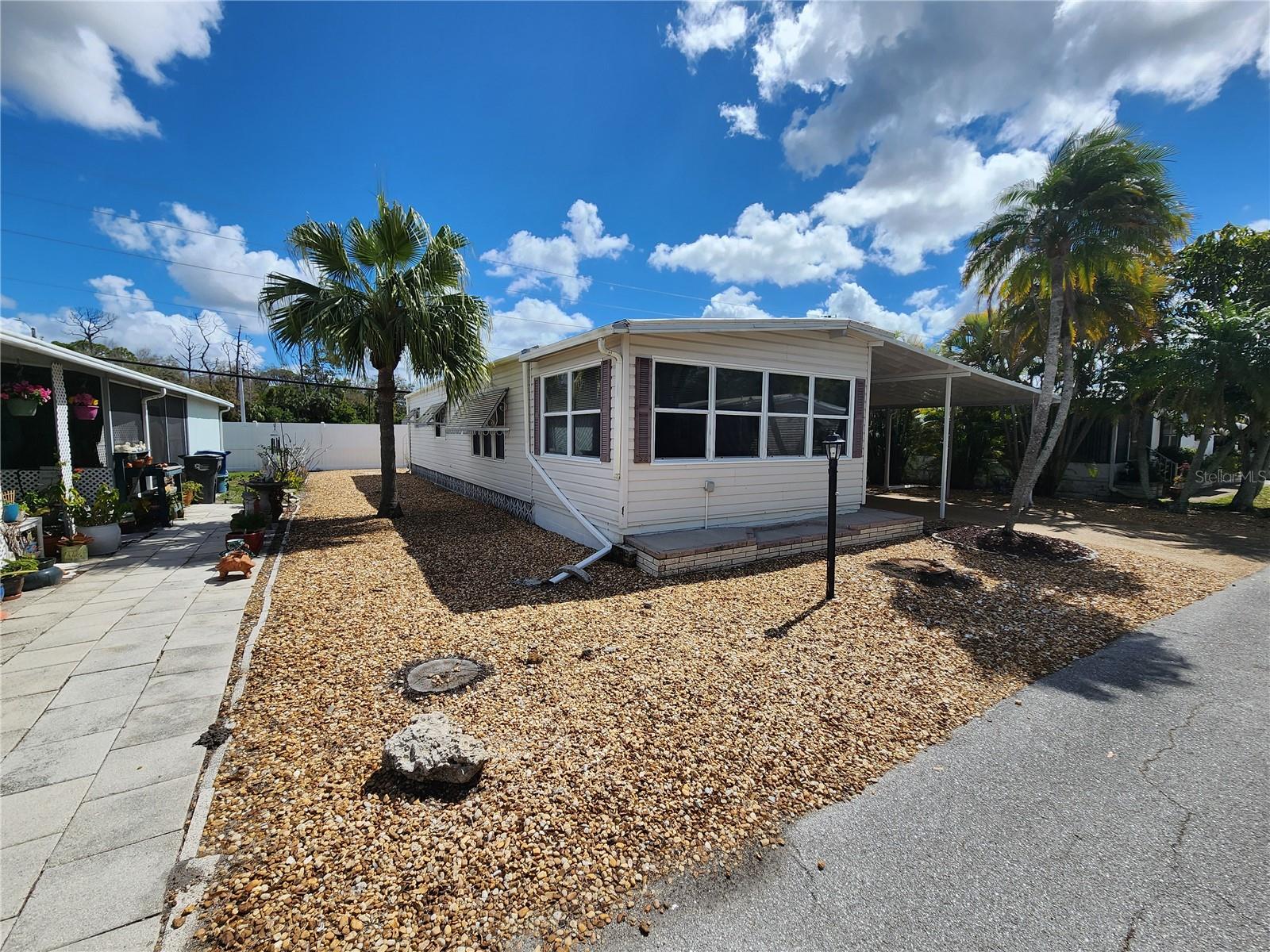 PALM LAKE ESTATES - Residential