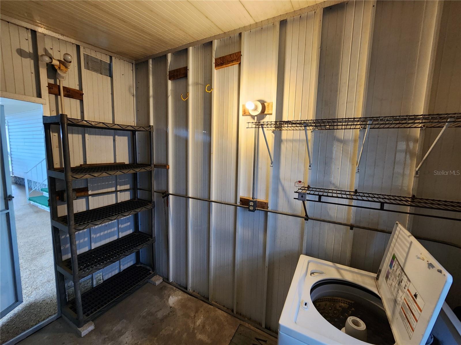 PALM LAKE ESTATES - Residential