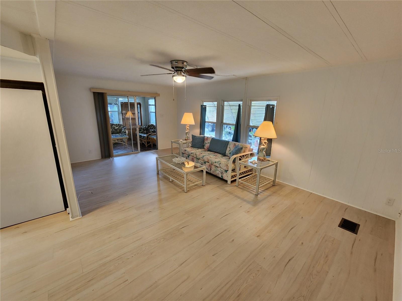 PALM LAKE ESTATES - Residential